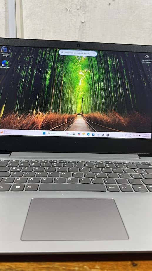 Laptop Lenovo Windows completamente funcional después de reparación