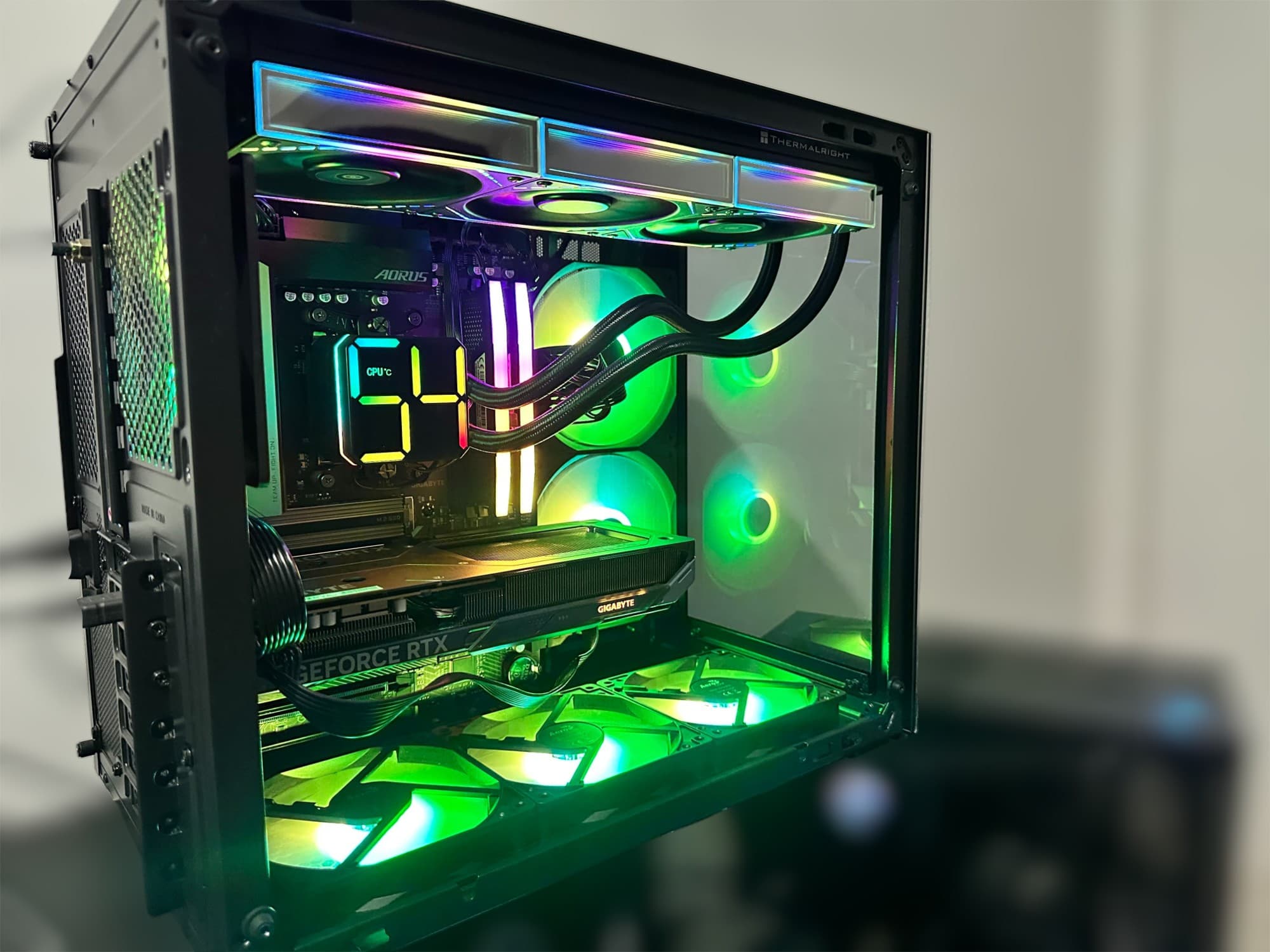 Ryzen 7 7700X + RTX 5060 Liquid 360 — foto 1