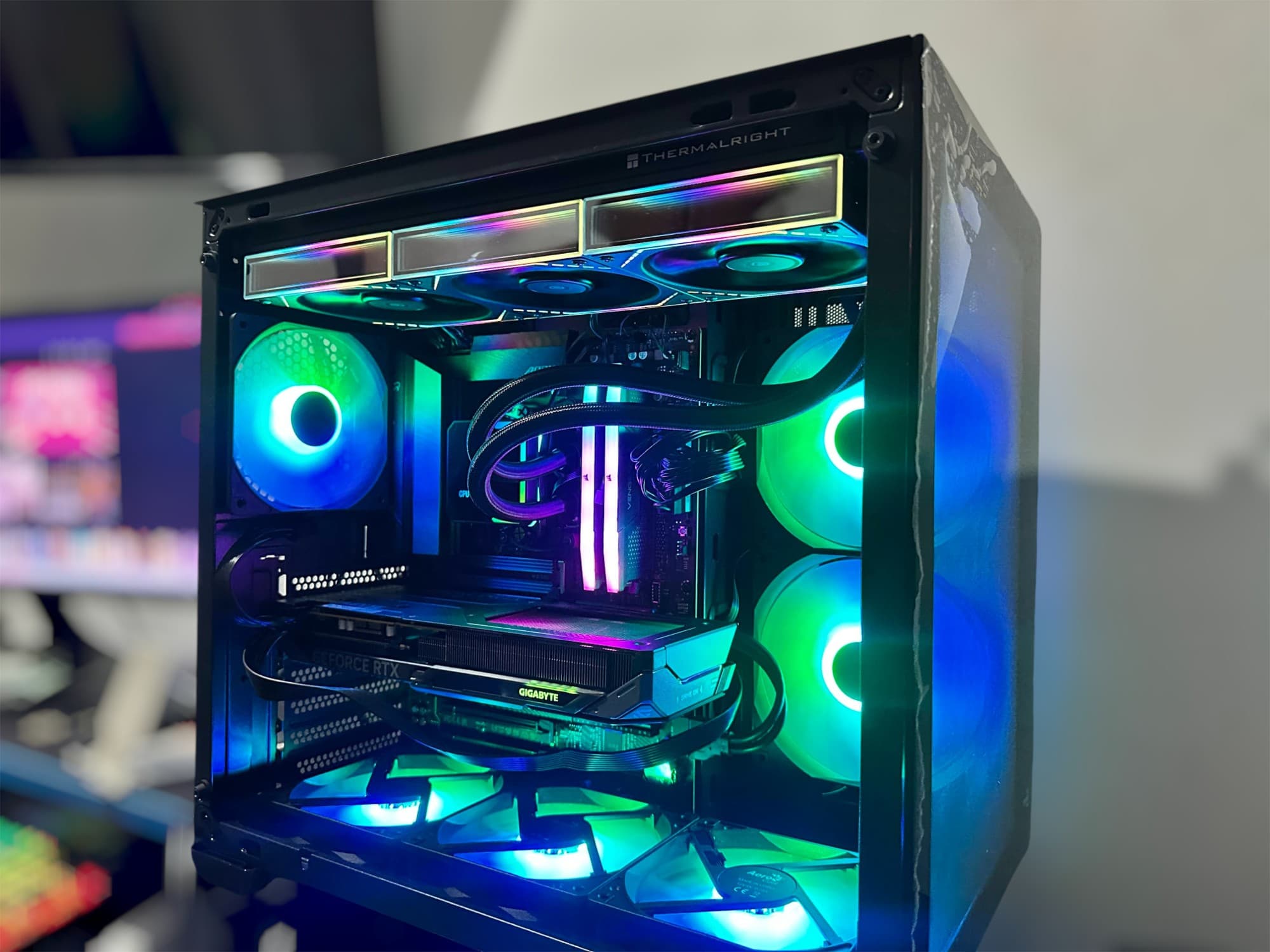 Ryzen 7 7700X + RTX 5060 Liquid 360 miniatura 2